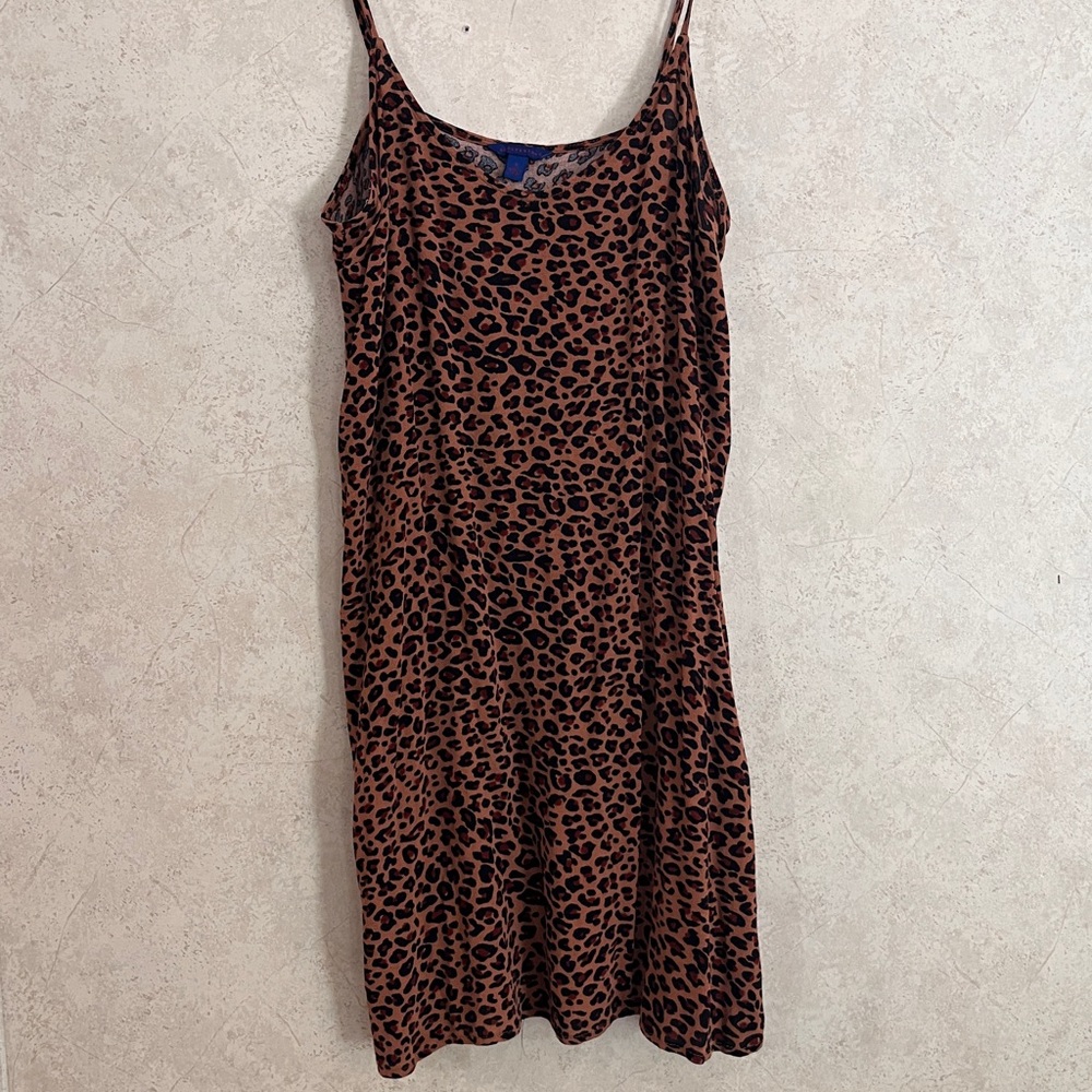 Leopard Print V-Neck Slip - Picture 3 of 6